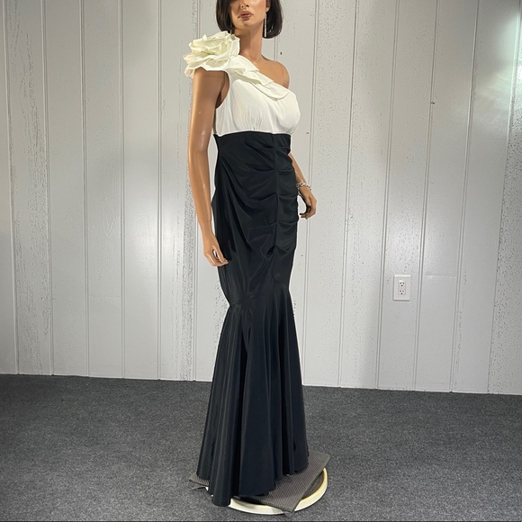 *Xscape by Joanna Chen Women's Black & White One Shoulder Dress Sz S - Picture 4 of 14